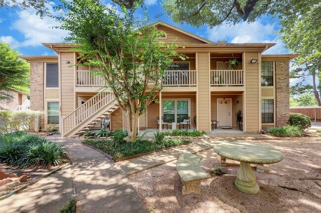 Building Photo - 1311 Antoine Dr Unit 146