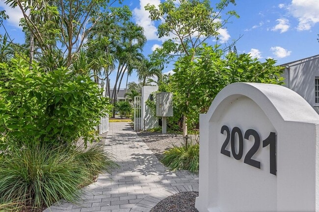 Photo - 2021 Plunkett St.