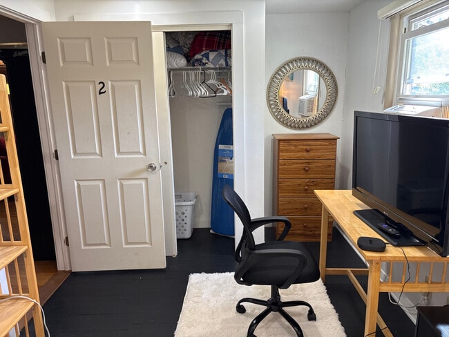 Photo - 105 Robert Dr Unidad Room # 2