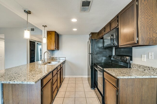 Building Photo - 4416 Chaha Rd Unit 201