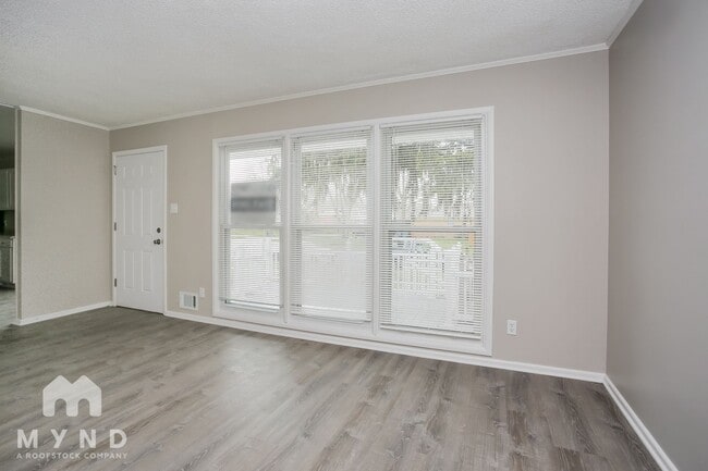 1221 Manfeld Dr