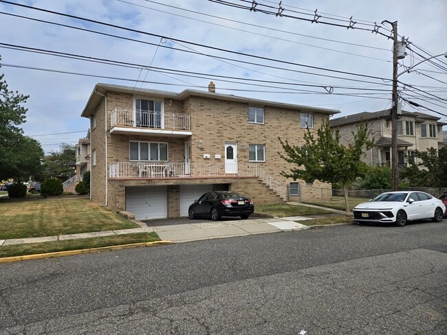 Building Photo - 401 2nd St Rental