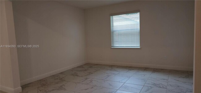 Photo - 4650 SW Quezon St