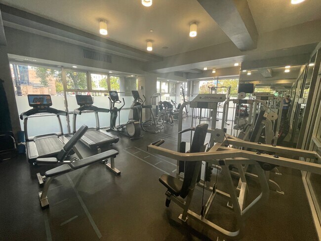 Photo - 101 W Market St