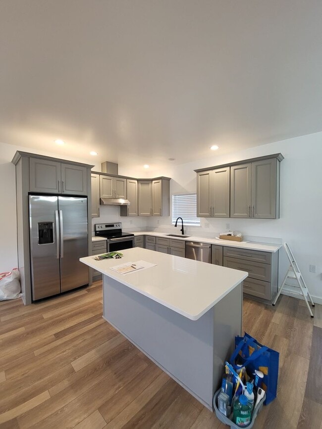 Photo - 683 Bryden Ave