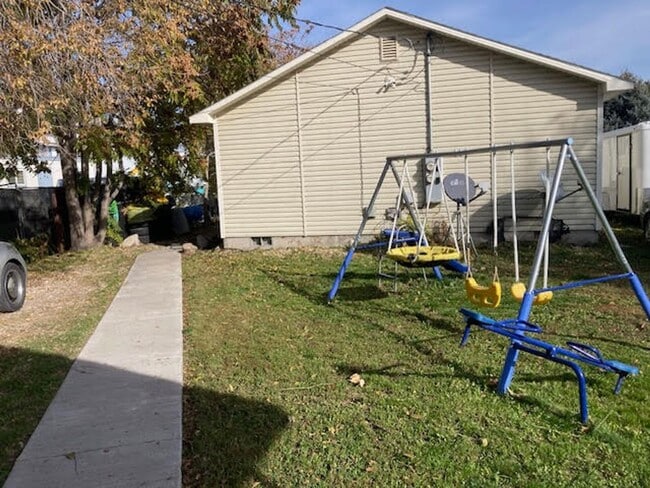 Photo - 3 bed 1 bath duplex