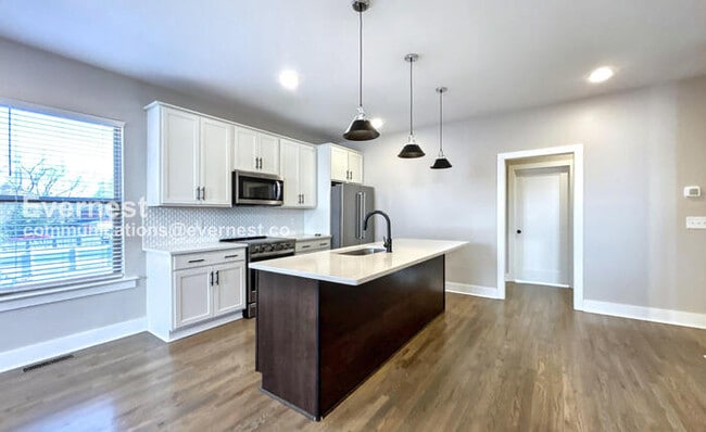 Photo - 208 Thompson Park Dr