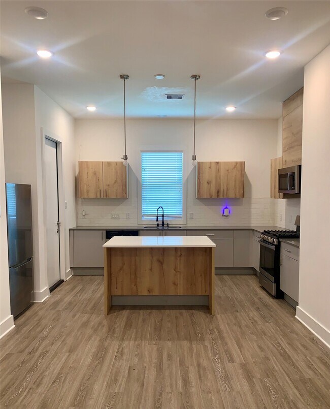 Photo - 10209 Las Nubes Ave