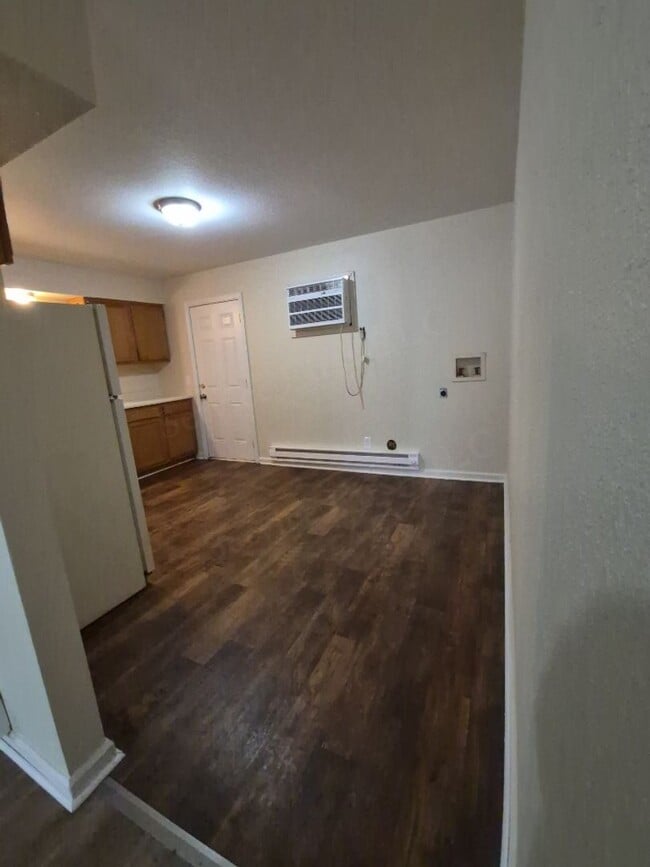 Photo - Montgomery Apartments Unit 18