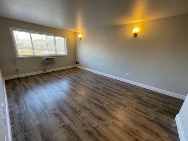 Photo - 517 S Milwaukee Ave