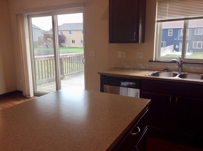 Photo - Beautiful, spacious townhouse for rent
