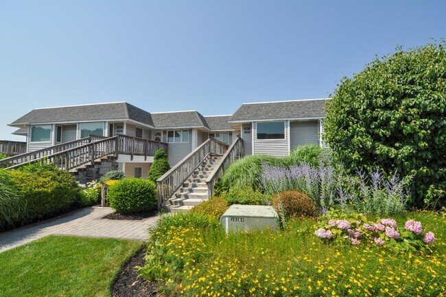 Photo - 806 Bluffs Dr N