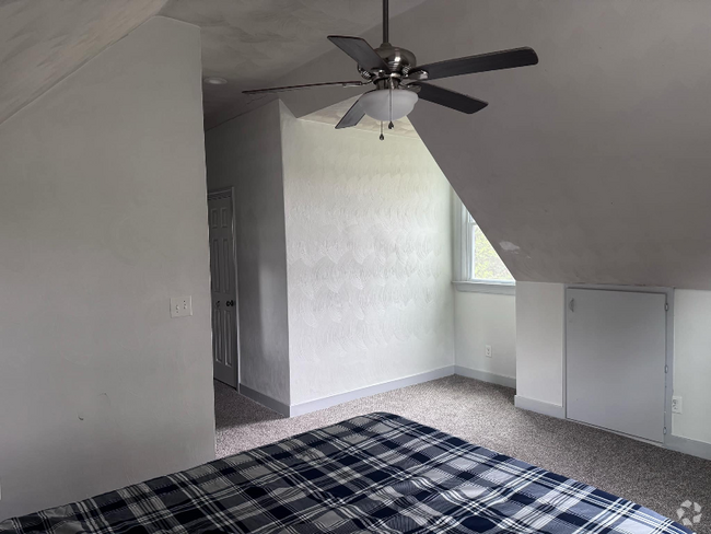 Building Photo - 2701 Bainbridge Blvd Rental