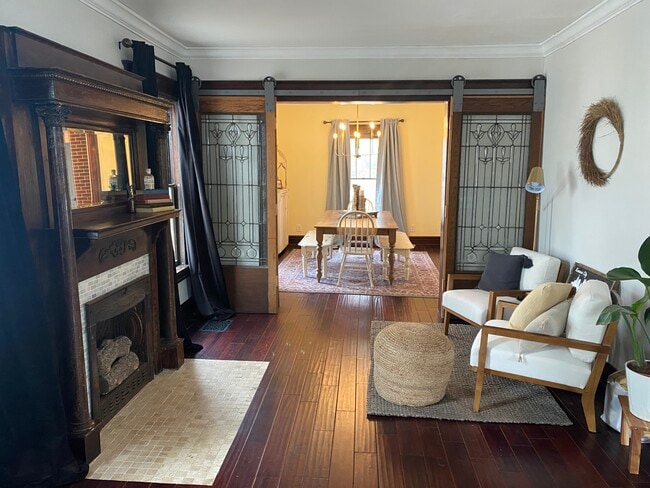 Photo - 3317 Charlotte St