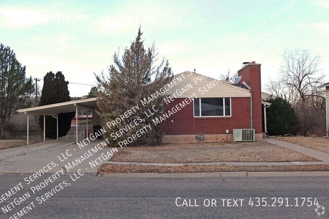 Building Photo - 3 Bedroom House near SUU Unit Upstairs