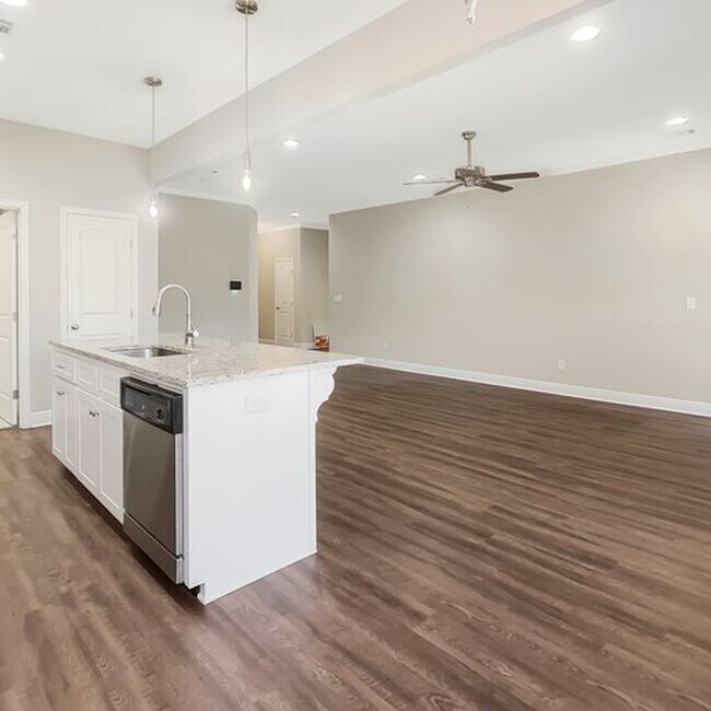 Photo - Beautiful 3 Bed 2 Bath Available in July! House