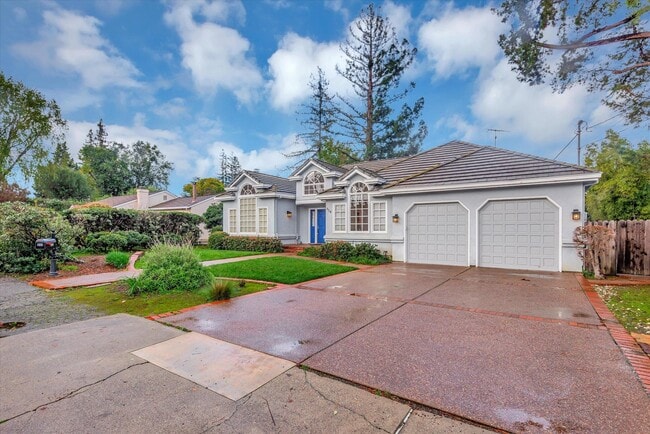 Building Photo - 954 Russell Ave