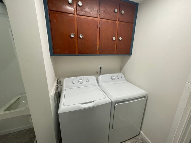 Photo - Updated 1 Bedroom Home - Washer-Dryer Included!