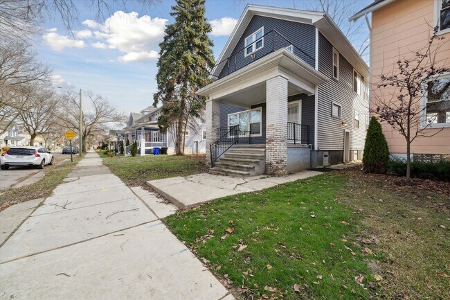 Photo - 3 bedroom 2000 sq ft remodeled $1550