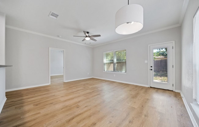 Photo - 521 Clearfield Dr