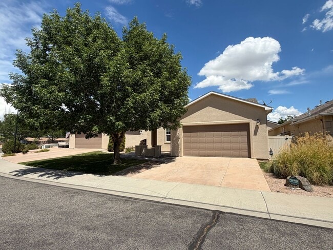 Building Photo - 1825 Venetian Dr