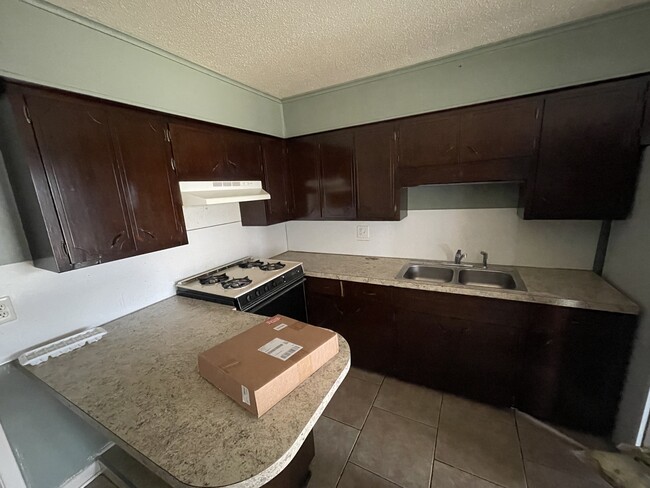 Photo - 1302 Plummer St Unit E