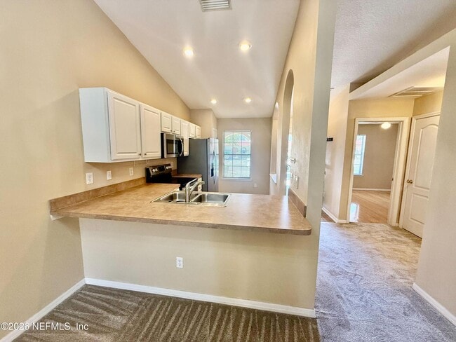 Photo - 334 Redwood Ln