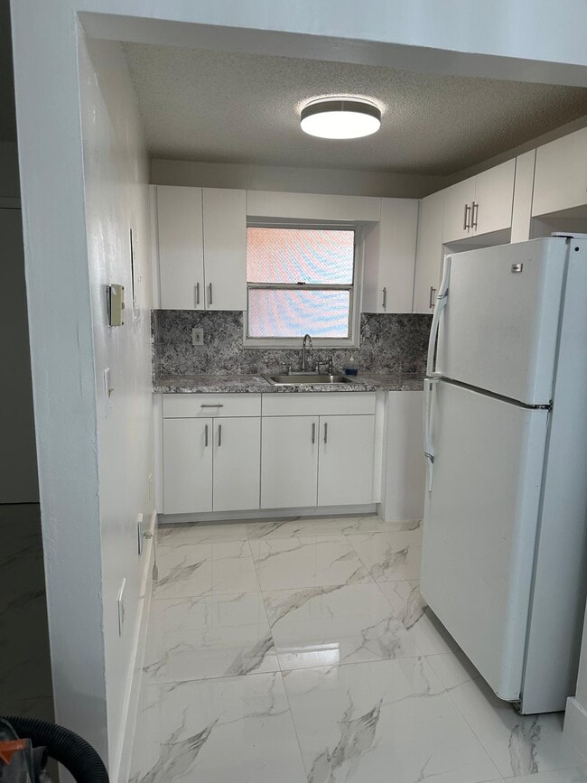1855 W 60th St Unit 204