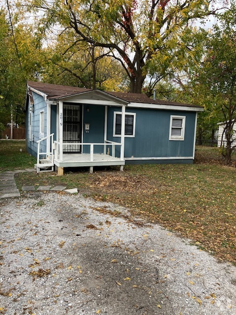 Building Photo - 2019 N Weller Ave Rental