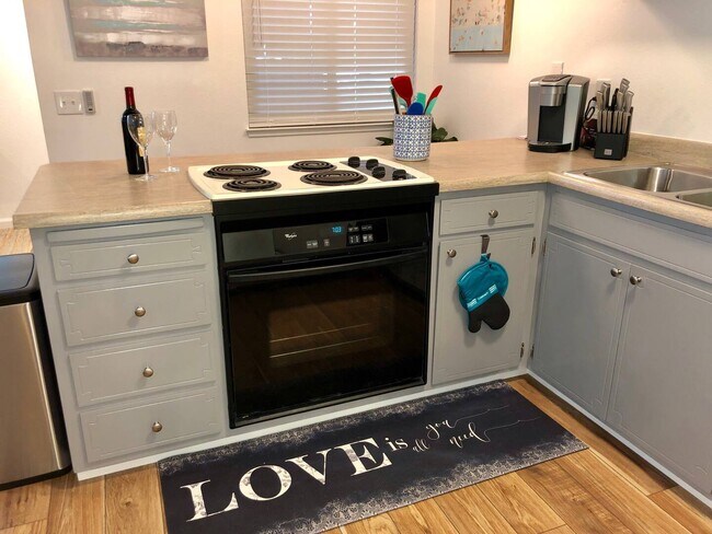 Photo - Salem Suites - Furnished, Cable & Wi-Fi