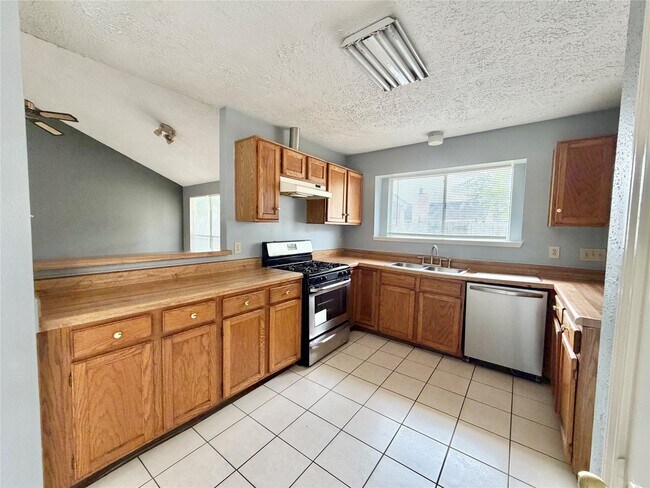 Photo - 13419 Klamath Falls Dr