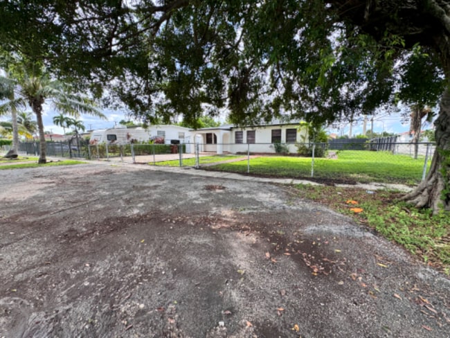 Photo - 602 E 50th St