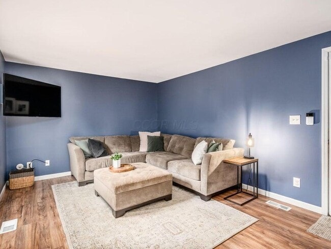 Photo - 3083 Tweedsmuir Ln