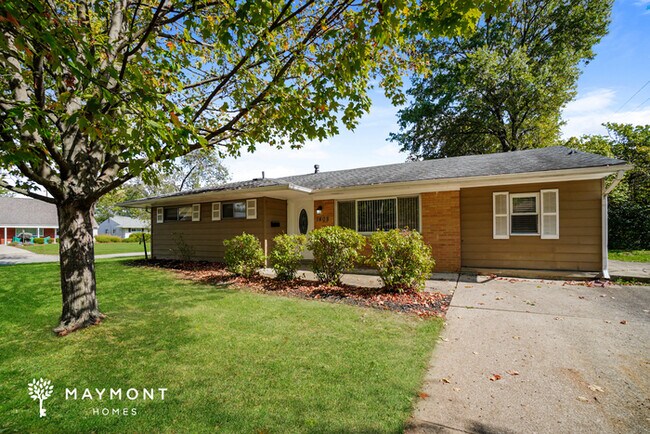 Photo - 1408 Lillian Ln