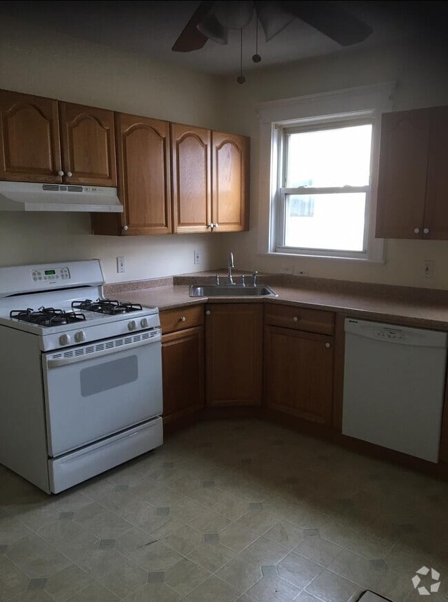 Building Photo - 17 Belmont St Unit 3 Rental