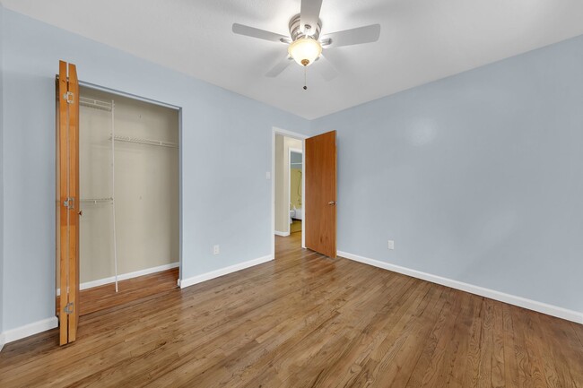 Photo - Northwest Fenced Yard One Story