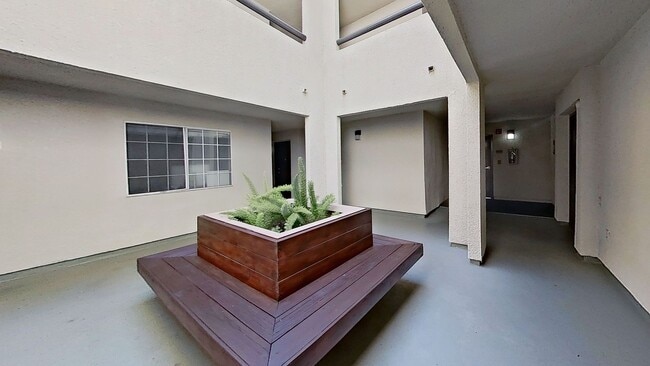 Photo - 5545 Canoga Ave