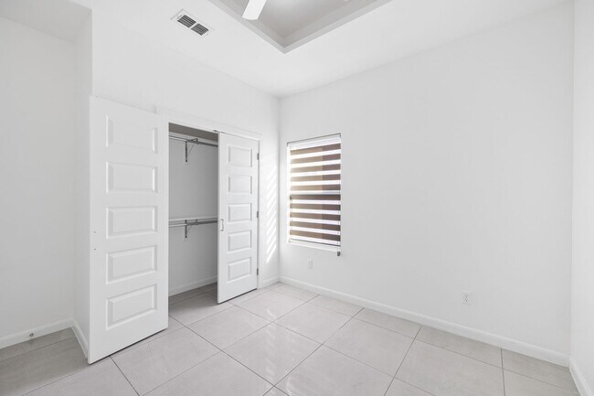 Photo - 3508 S Dominique Dr Unidad 1