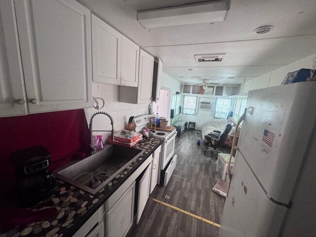 Photo - 4115 Aurora Rd