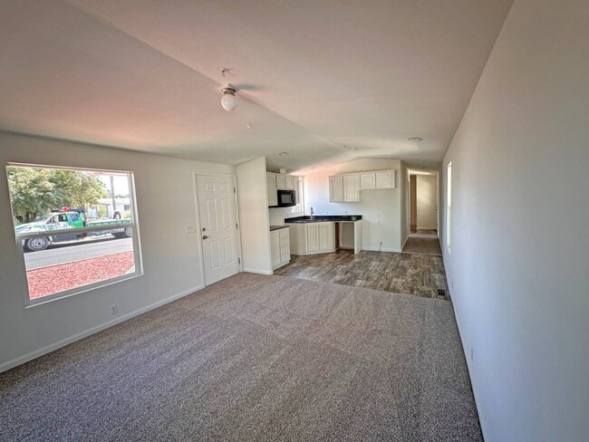 Photo - 21100 State St