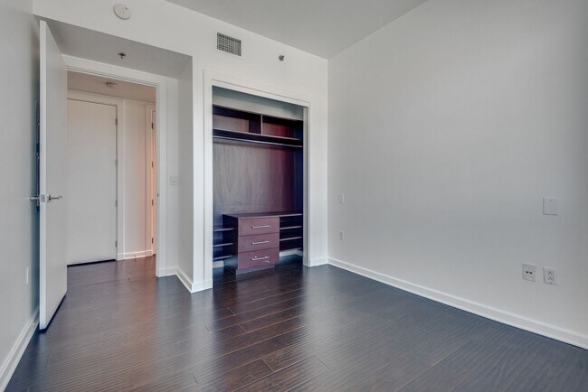 Photo - The Martin 2001- Strip/City/Mtn Views from...