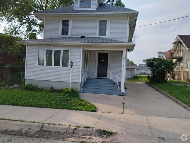 Building Photo - 818 4th Ave N Rental