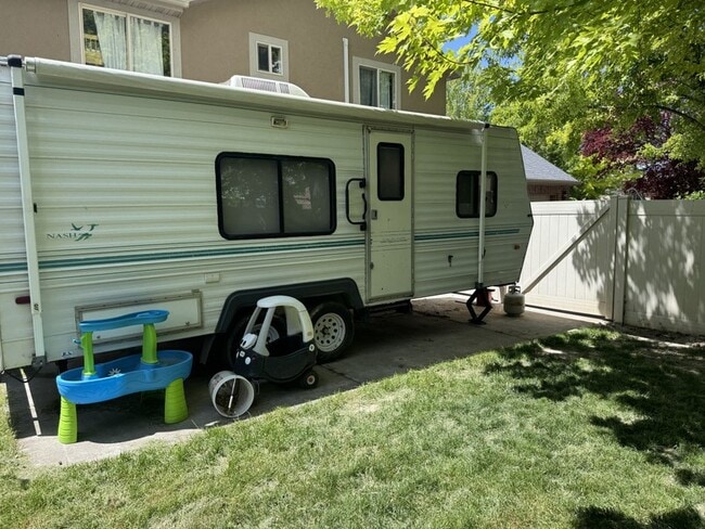 Photo - 183 650 W
