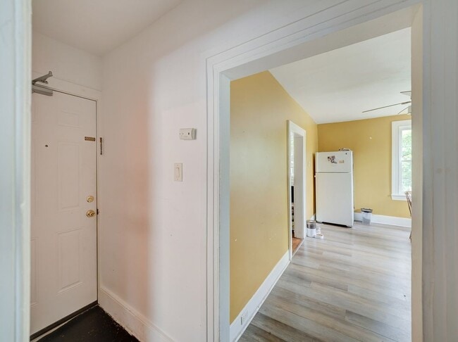 8 Trenton Ave Unit 2