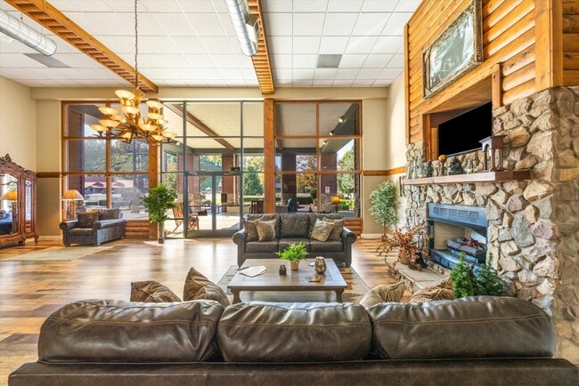 Photo - 4025 Parkway