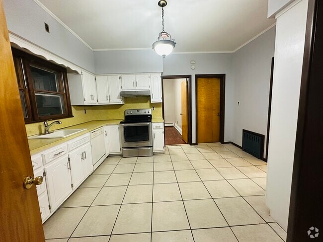 Building Photo - 127 Knapp Ave Unit 2 Rental
