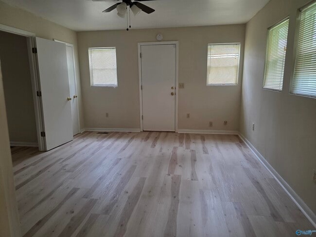 Photo - 145 Harris Rd NW