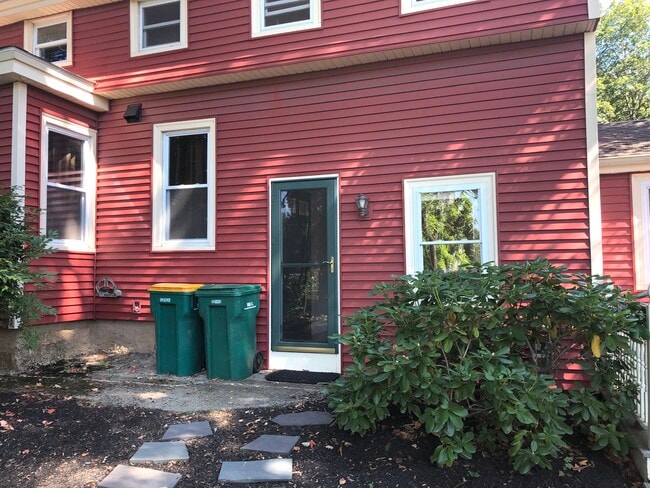 Building Photo - 17 Court street Unit 2BDRM