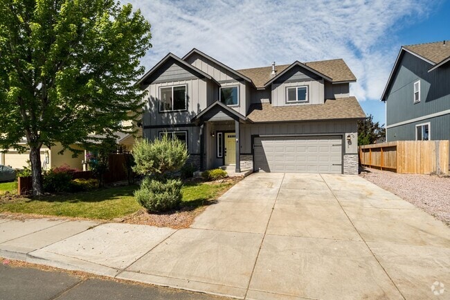 Building Photo - Exquisite 4 Bed, 2.5 Bath Redmond Retreat:... Rental