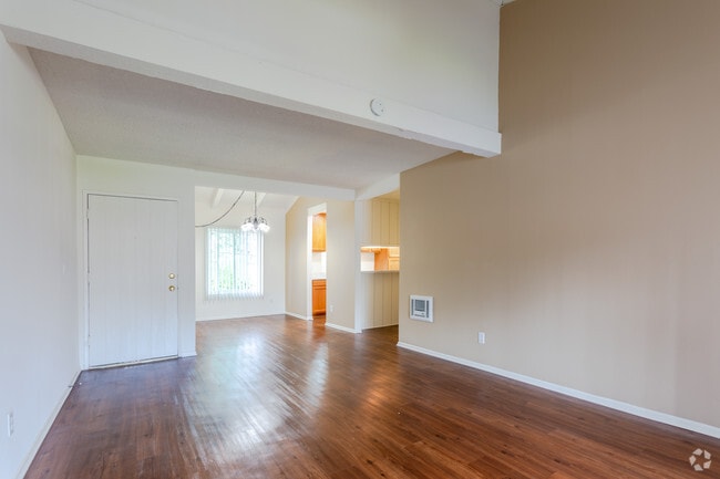 1BR, 1BA - 780 SF